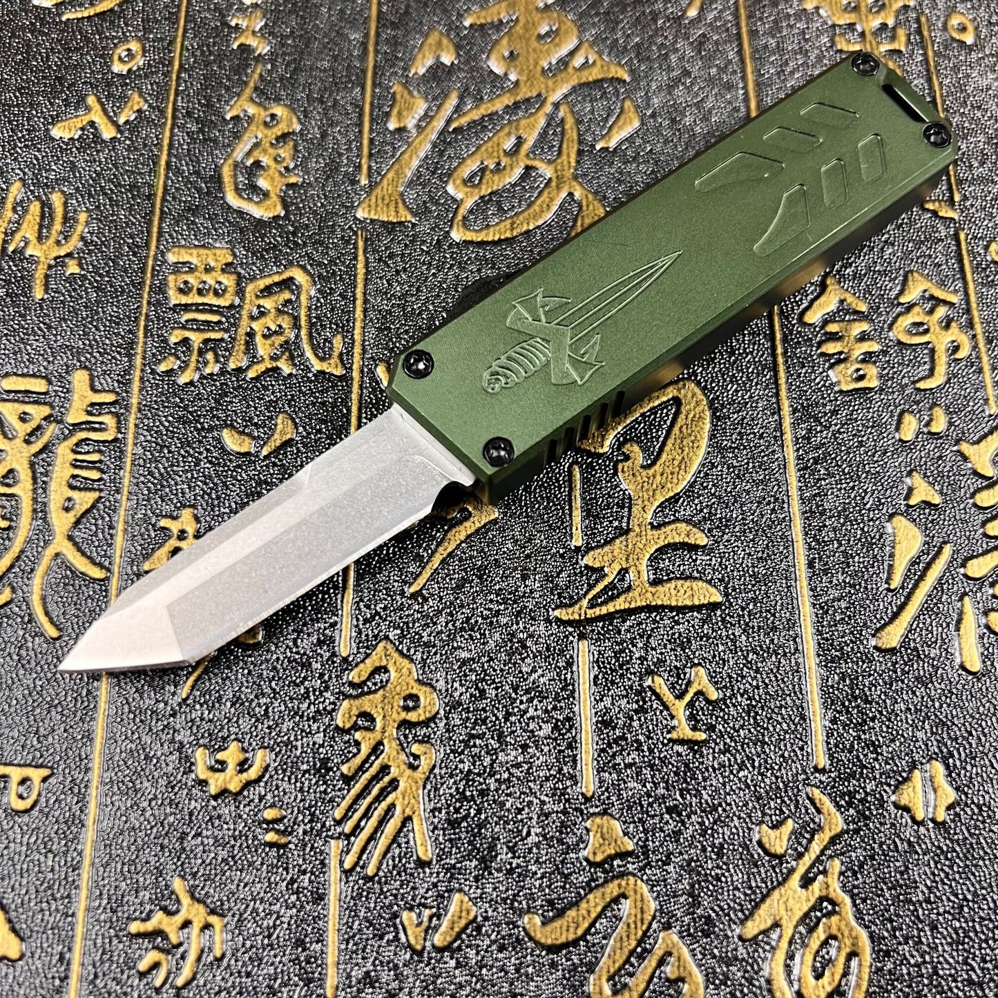 Small straight knife